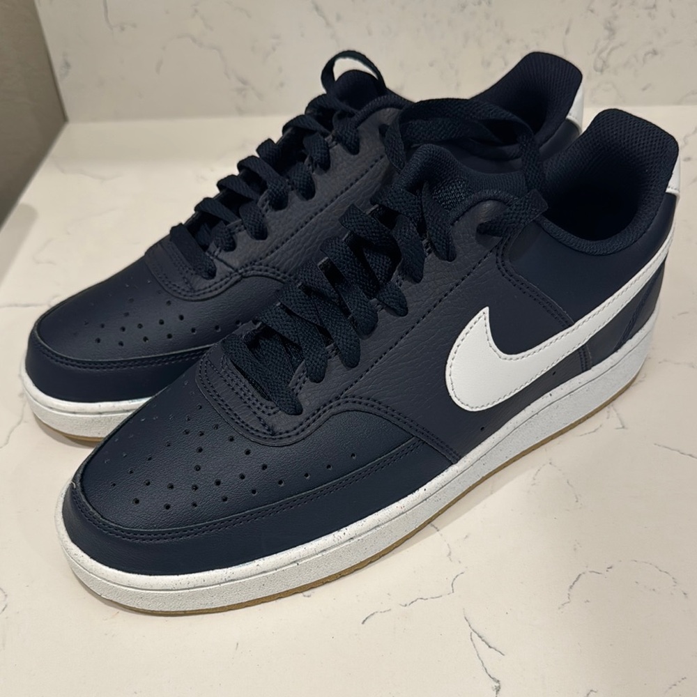 NWOT Nike Navy and White Sneakers Court Vision Low size 8.5